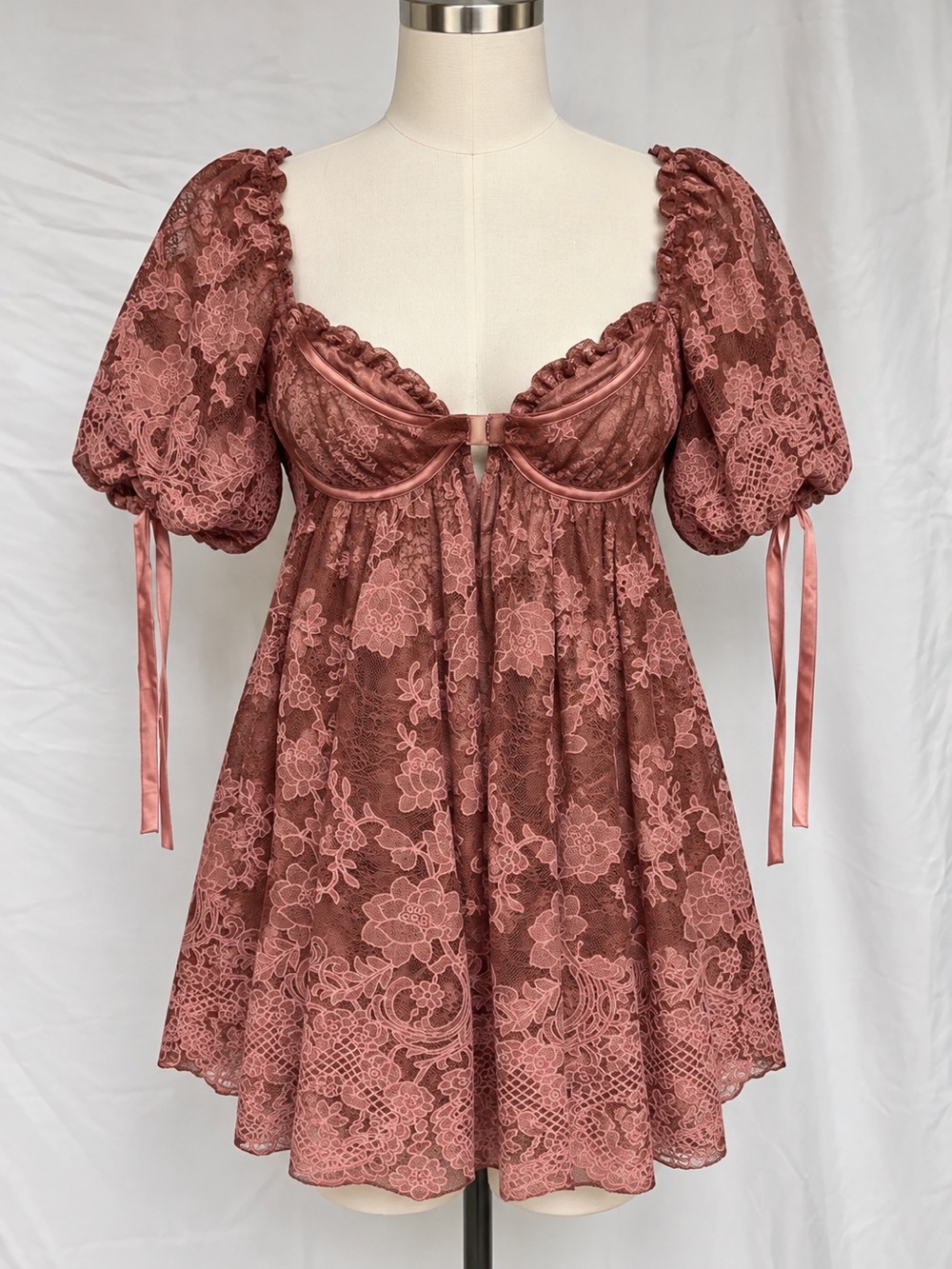 Seni & Cade Lace Mini Dress Size M Pink Mauve Puff Sleeve Corset NWT $79